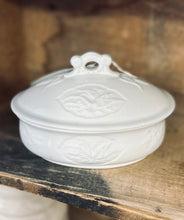 Load image into Gallery viewer, Furnival &amp; Sons Ironstone Soap/Trinket Dish #26-62
